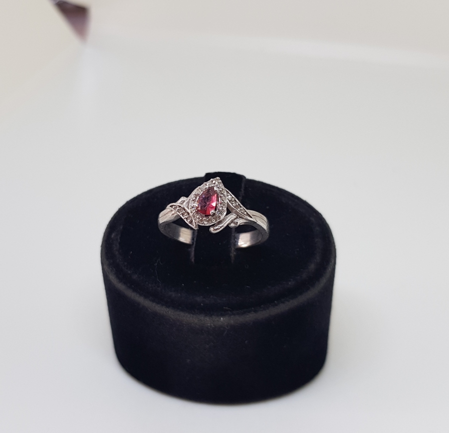 PIRLANTA VE YAKUT TAŞLI ÖZEL YAPIM SU DAMLASI MODELİ YÜZÜK