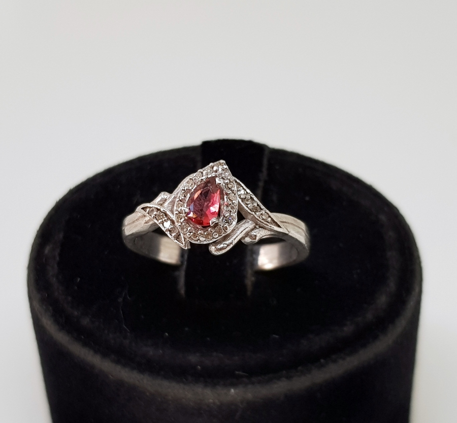 PIRLANTA VE YAKUT TAŞLI ÖZEL YAPIM SU DAMLASI MODELİ YÜZÜK