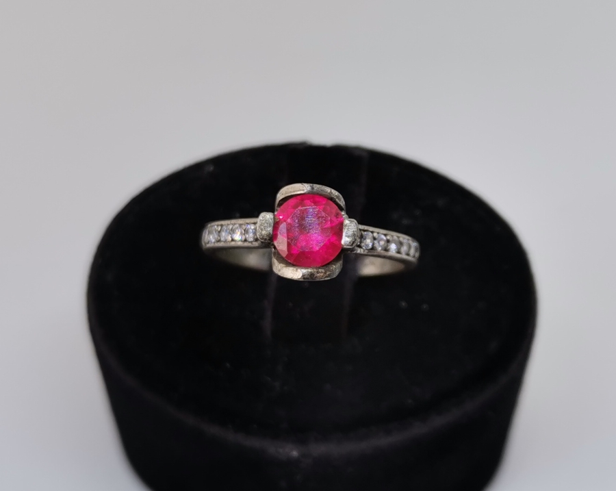 ELMAS KESİM YAKUT VE MARGAZİT TAŞLI GÜMÜŞ YÜZÜK