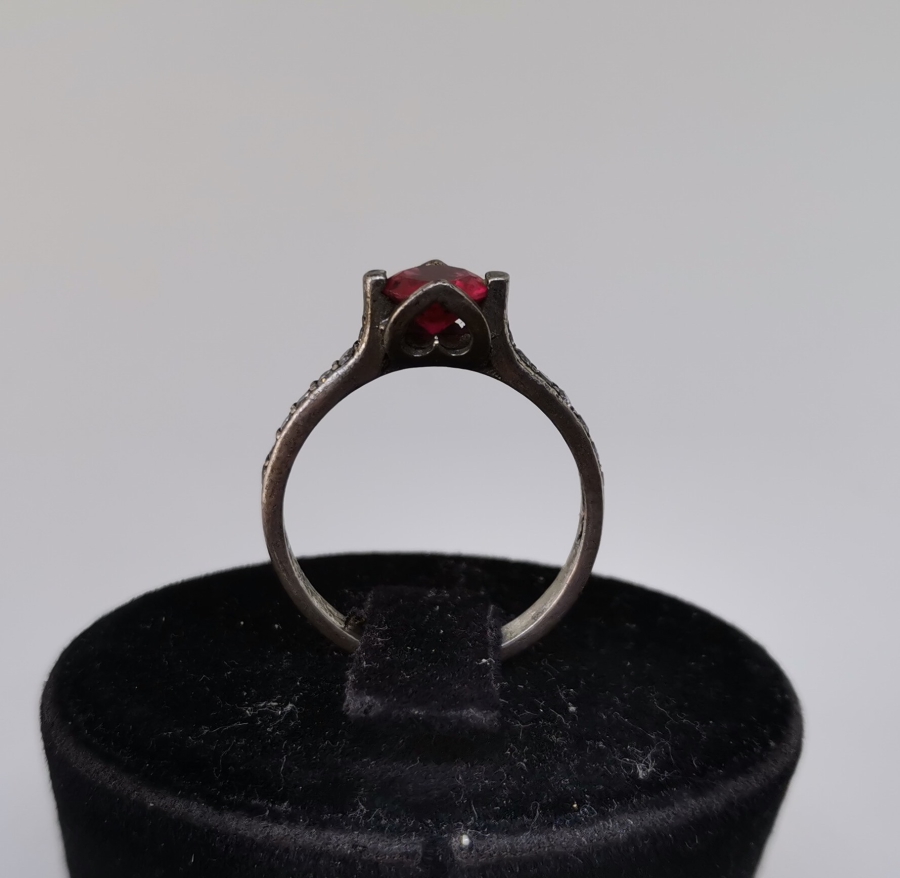 ELMAS KESİM YAKUT VE MARGAZİT TAŞLI GÜMÜŞ YÜZÜK