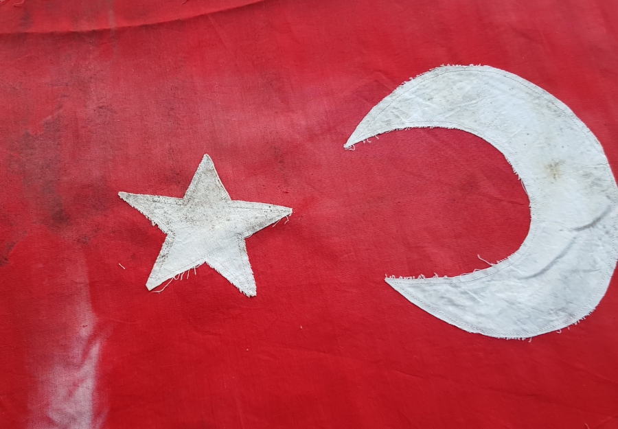 ORİJİNAL SOPASIYLA EL YAPIMI KURTULUŞ SAVAŞI DÖNEMİ ÇOK NADİR TERS BAYRAK - KUVVACI SAVAŞ BAYRAĞI