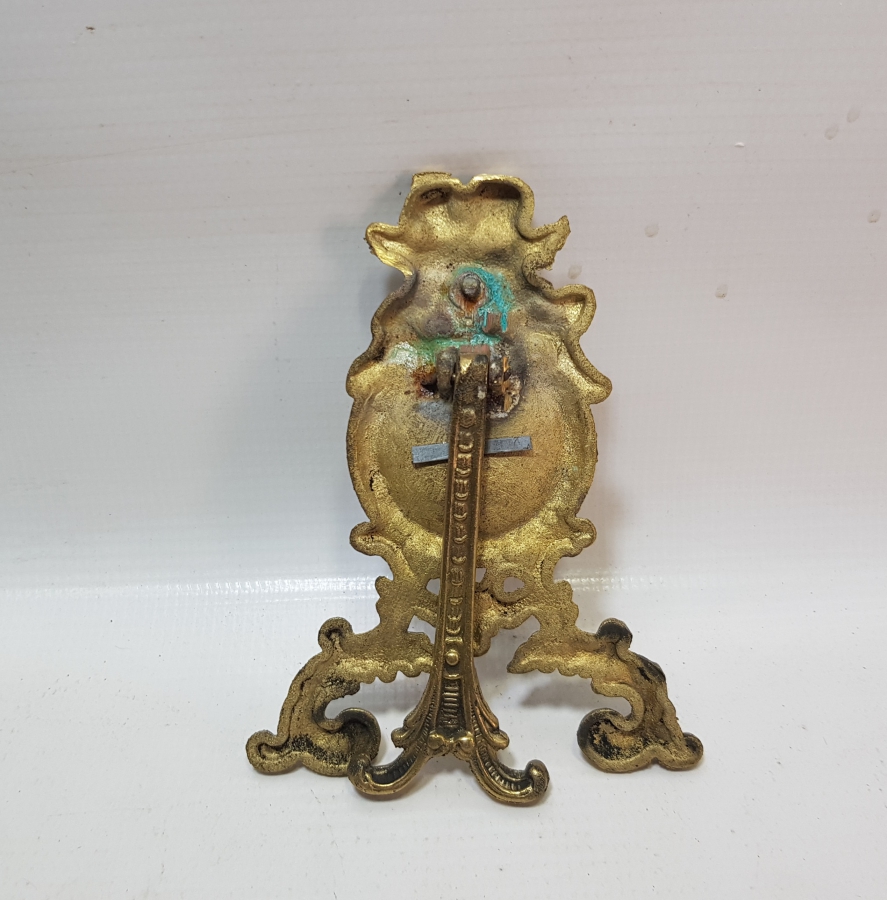 KABARTMA İŞÇİLİKLİ ANTİKA METAL SAAT STANDI