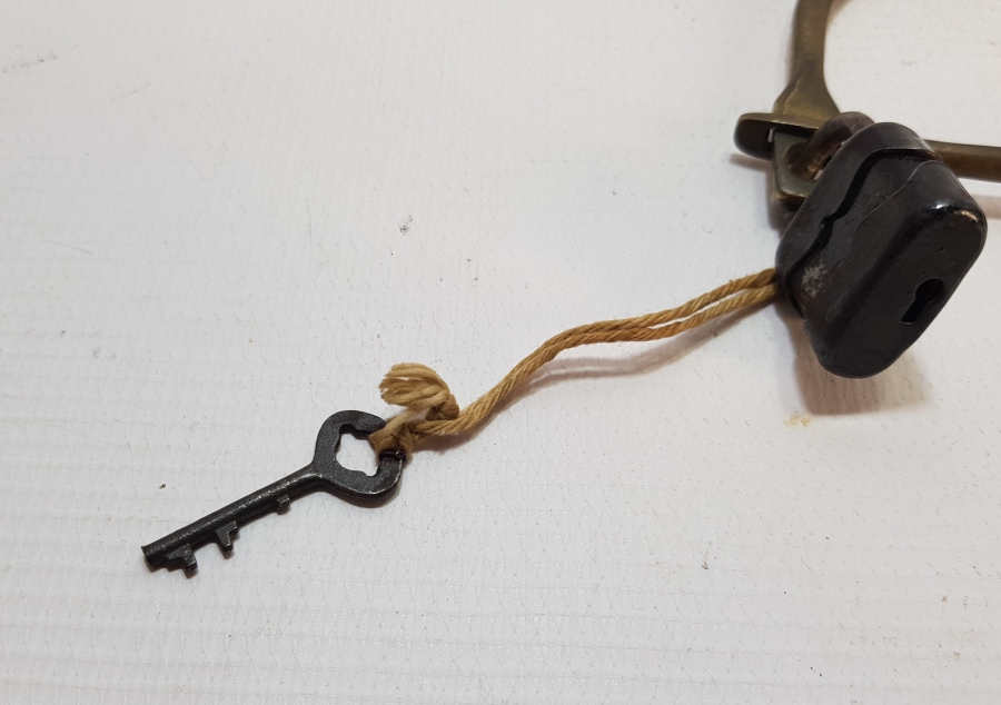 ORİJİNAL ANAHTARI VE KİLİDİYLE ÇOK NADİR ÇOCUK MAHKUM KELEPÇESİ