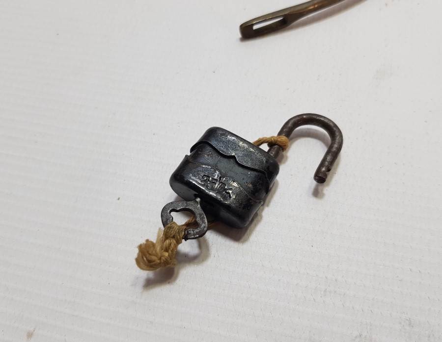 ORİJİNAL ANAHTARI VE KİLİDİYLE ÇOK NADİR ÇOCUK MAHKUM KELEPÇESİ