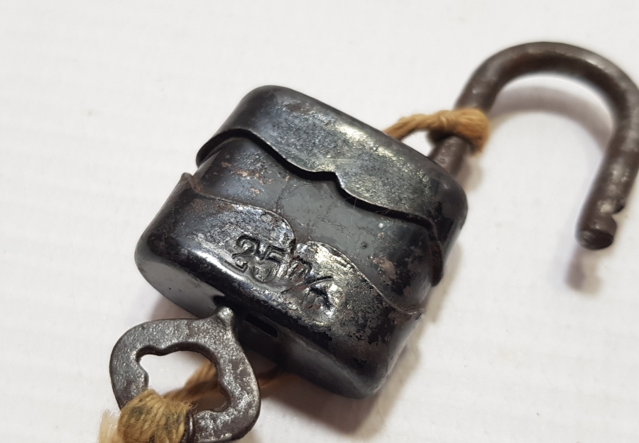 ORİJİNAL ANAHTARI VE KİLİDİYLE ÇOK NADİR ÇOCUK MAHKUM KELEPÇESİ