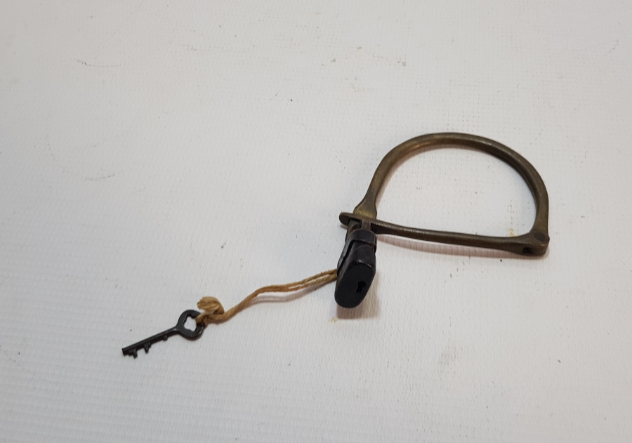 ORİJİNAL ANAHTARI VE KİLİDİYLE ÇOK NADİR ÇOCUK MAHKUM KELEPÇESİ