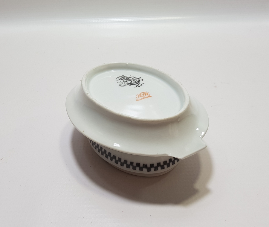 ARKASI OSMANLICA YAZILI VE ALTIN VARAKLI PORSELEN ÇORBA SOSLUĞU