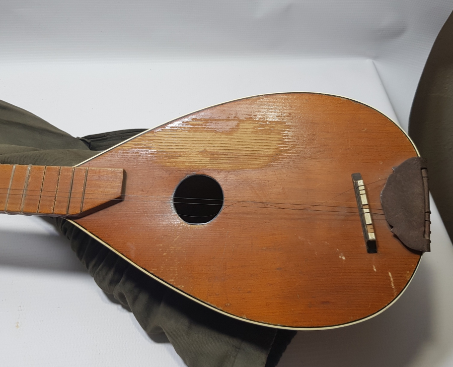 ORİJİNAL ÇANTASINDA ANTİKA SAZ