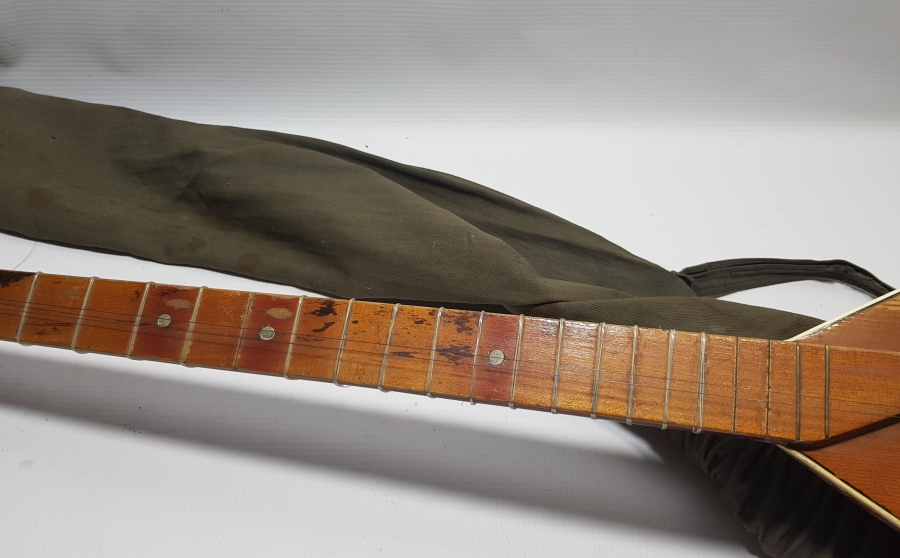 ORİJİNAL ÇANTASINDA ANTİKA SAZ