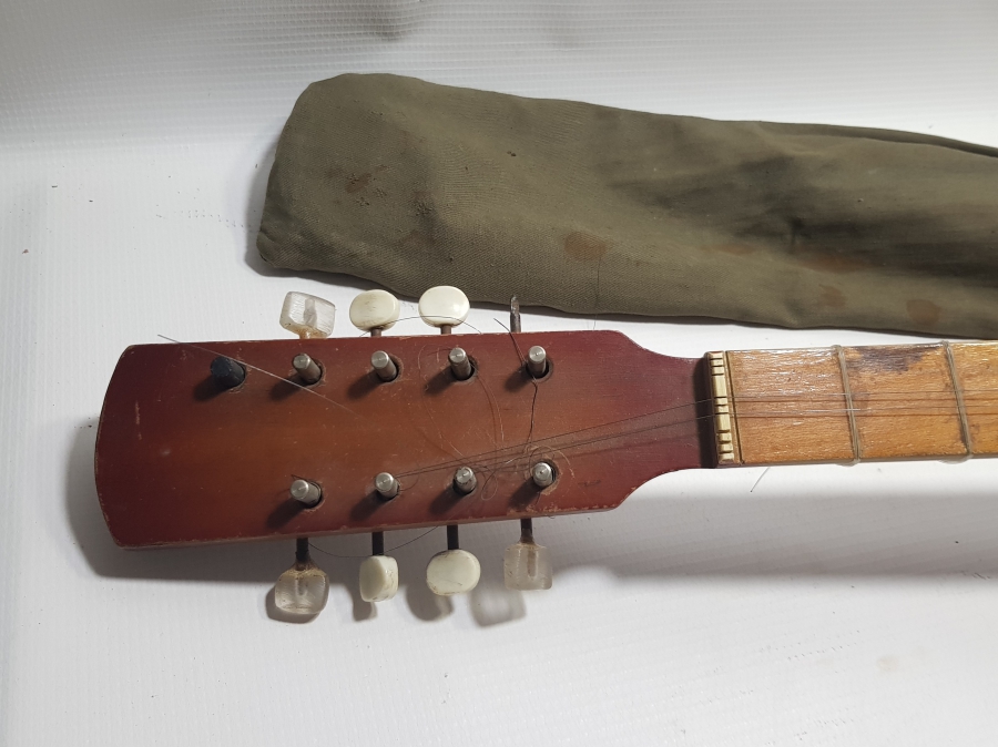 ORİJİNAL ÇANTASINDA ANTİKA SAZ