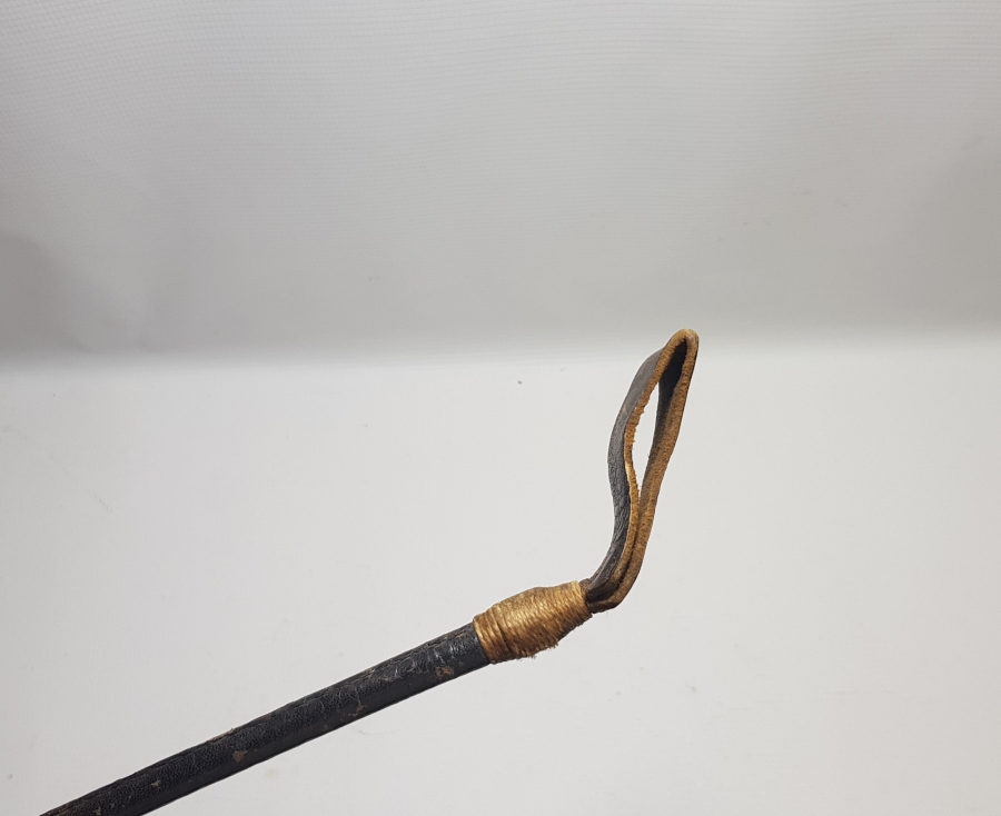 OSMANLI DÖNEMİ DERİDEN MAMUL NADİR FORMDA SUBAY AT KAMÇISI