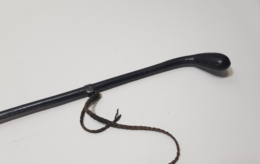 OSMANLI DÖNEMİ DERİDEN MAMUL NADİR FORMDA SUBAY AT KAMÇISI