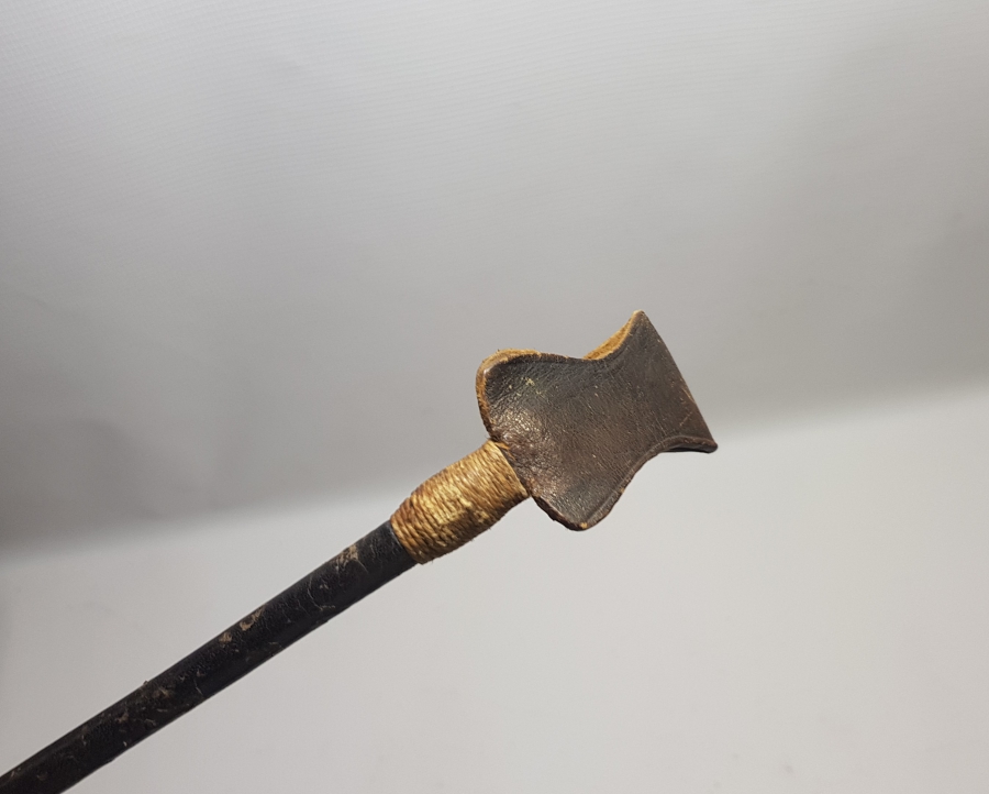 OSMANLI DÖNEMİ DERİDEN MAMUL NADİR FORMDA SUBAY AT KAMÇISI