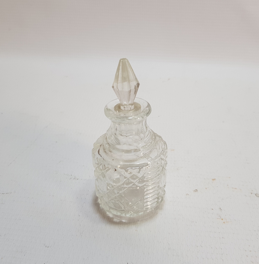 1900 BAŞLARI KRİSTAL KESME İŞÇİLİKLİ KOKU ŞİŞESİ