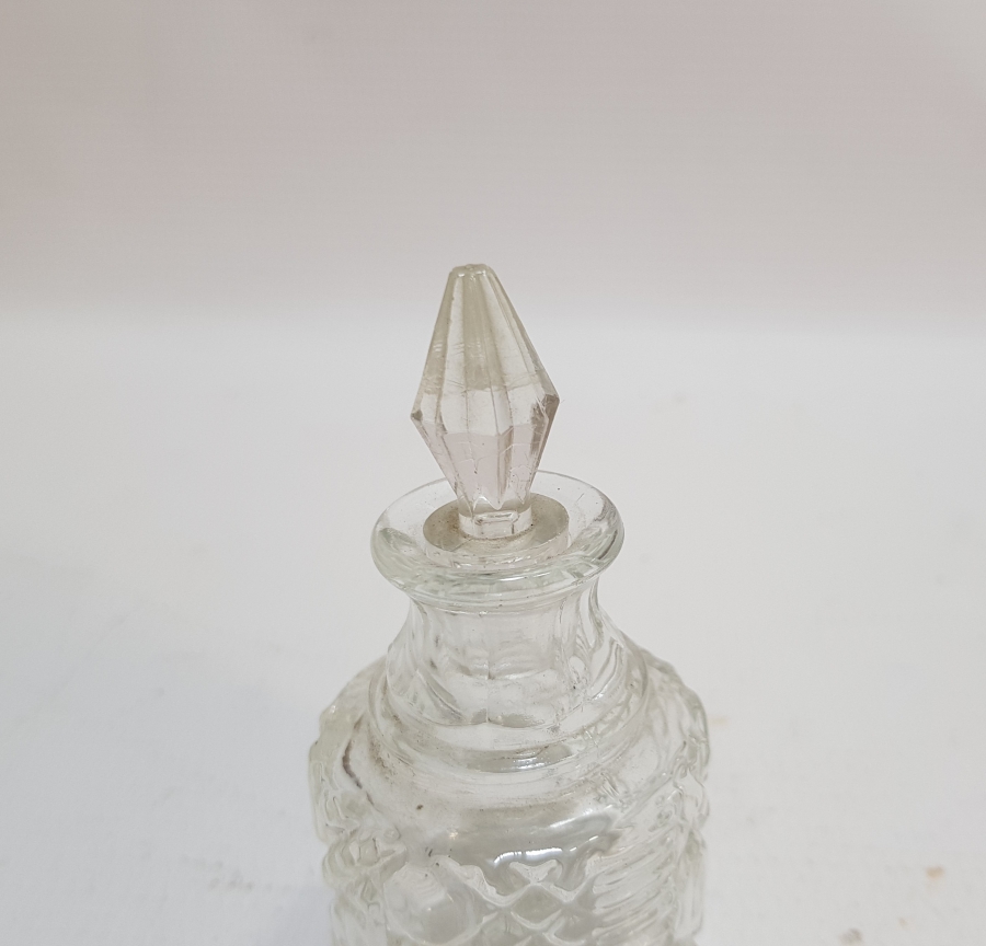 1900 BAŞLARI KRİSTAL KESME İŞÇİLİKLİ KOKU ŞİŞESİ