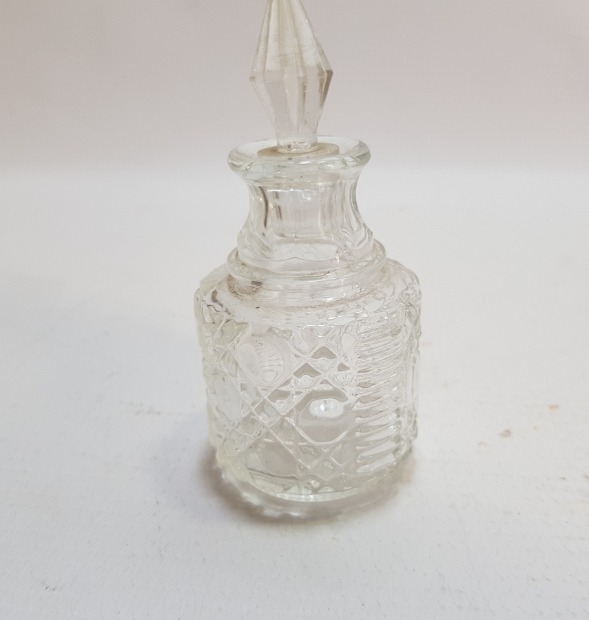 1900 BAŞLARI KRİSTAL KESME İŞÇİLİKLİ KOKU ŞİŞESİ