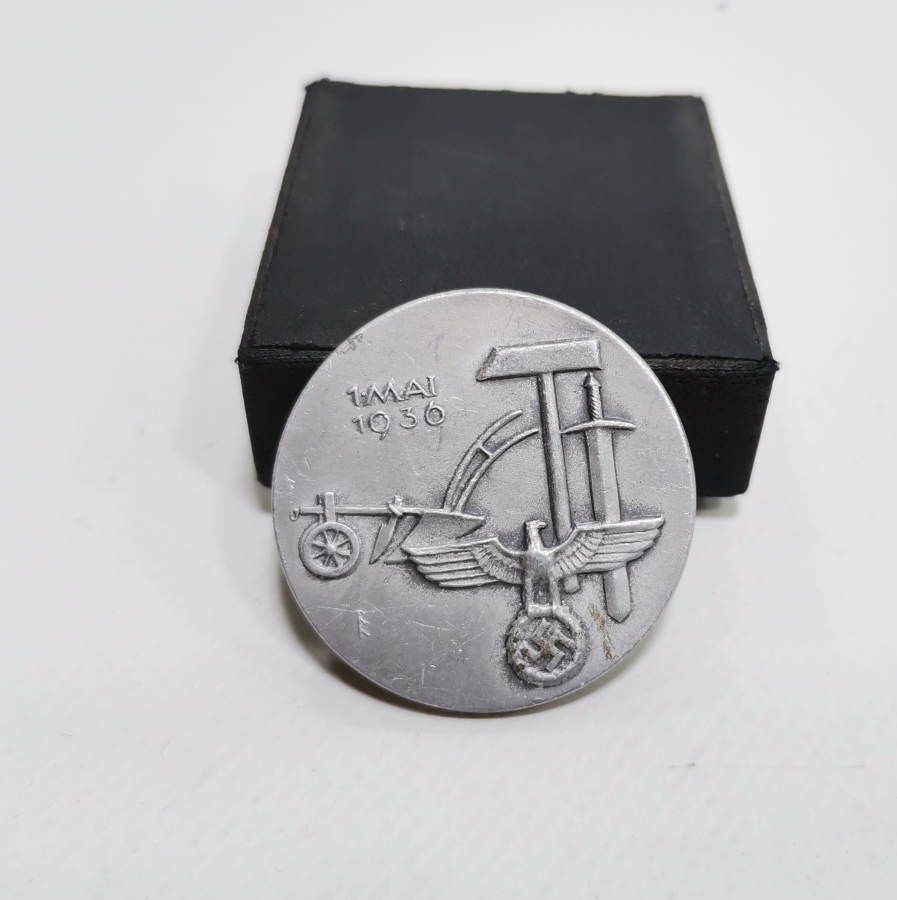 1936 TARİHLİ NAZİ İŞÇİ ROZETİ