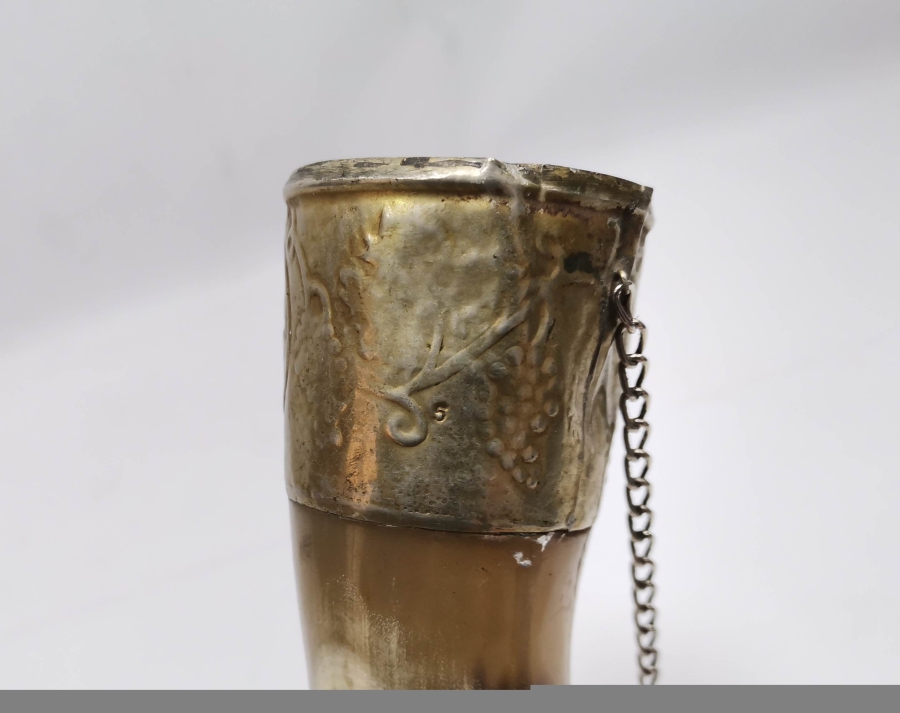 KABARTMA İŞÇİLİKLİ ANTİKA BOYNUZ KADEH