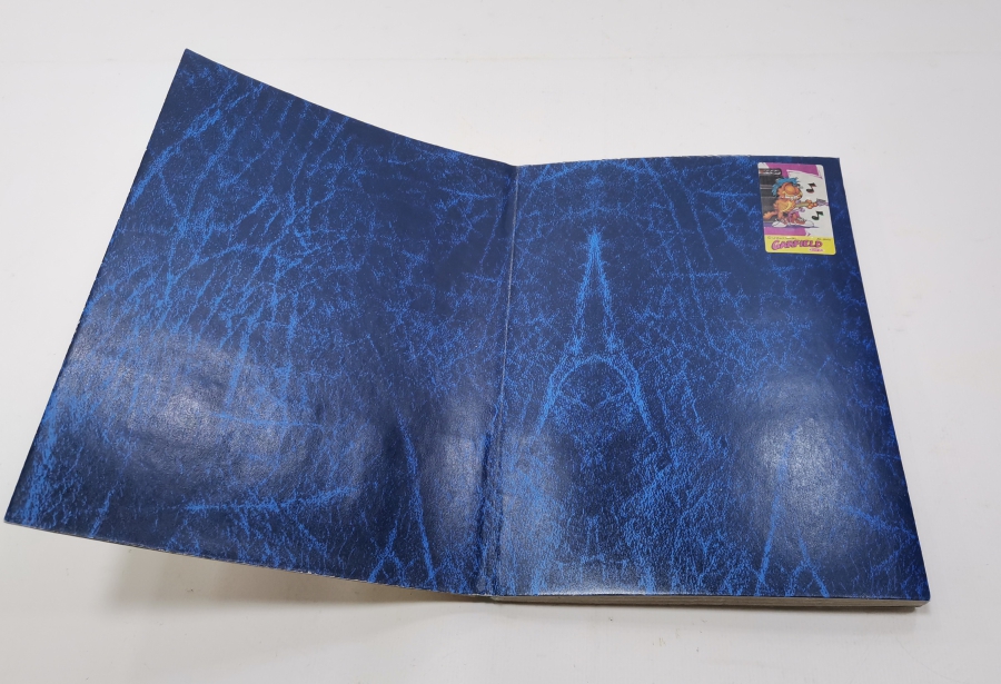 İÇİNDE YERLİ VE YABANCI PULLAR BULUNAN ANTİKA PUL ALBÜMÜ