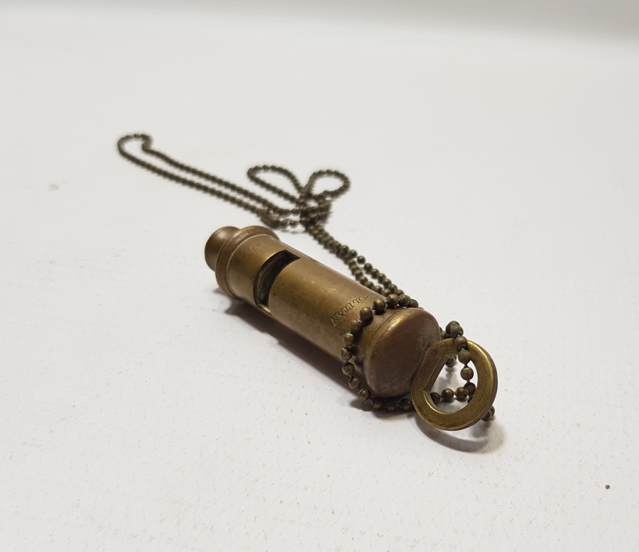 ORİJİNAL ASKISIYLA ÇOK NADİR İŞGAL DÖNEMİ İNGİLİZ POLİS DÜDÜĞÜ