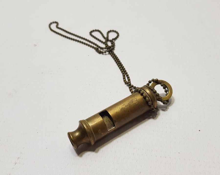 ORİJİNAL ASKISIYLA ÇOK NADİR İŞGAL DÖNEMİ İNGİLİZ POLİS DÜDÜĞÜ