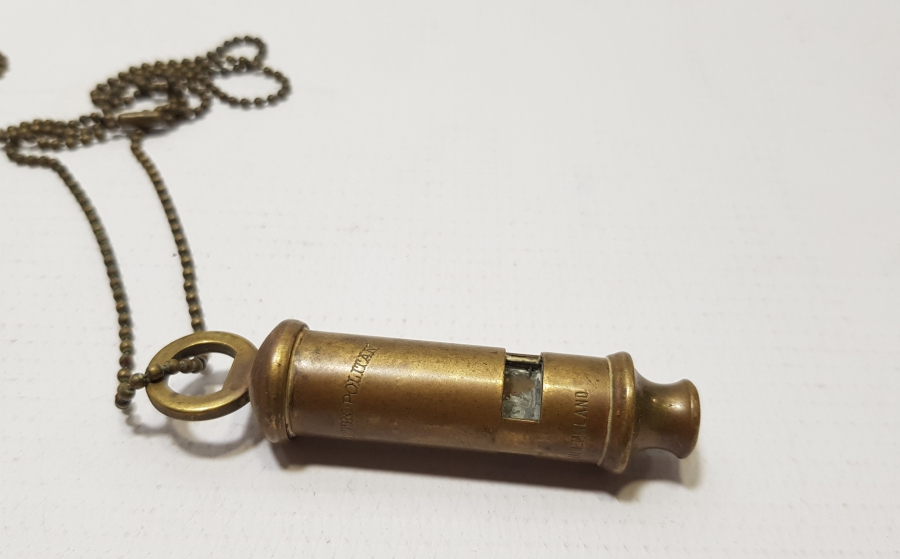 ORİJİNAL ASKISIYLA ÇOK NADİR İŞGAL DÖNEMİ İNGİLİZ POLİS DÜDÜĞÜ