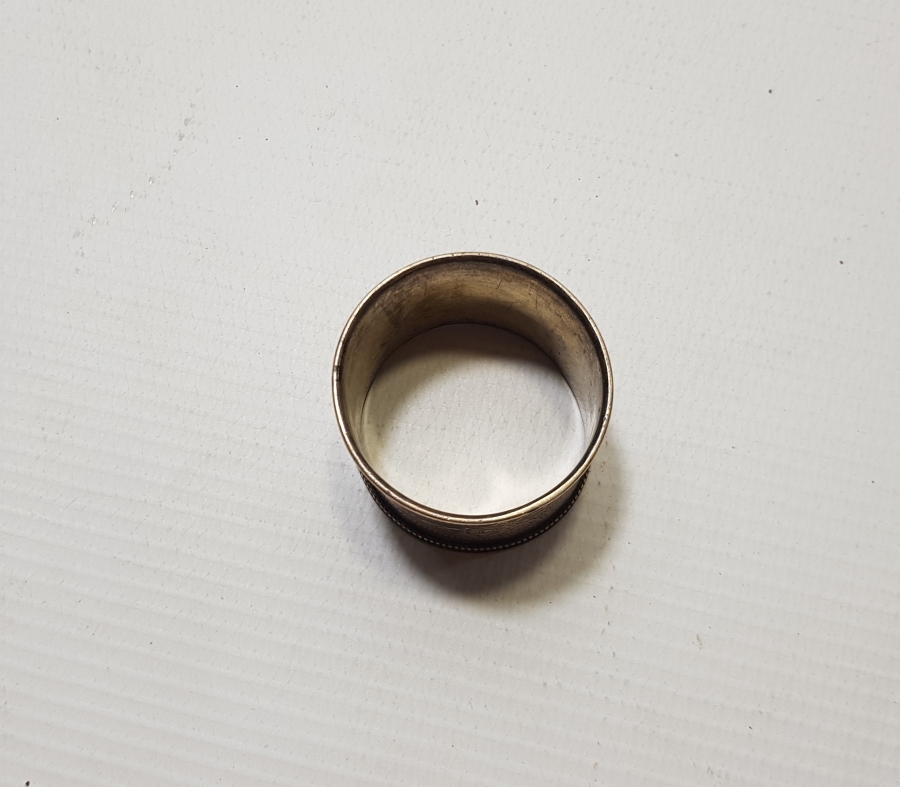 ÜZERİ KRALİYET TAÇLI VE İNSİYALLİ SARAY İŞİ RUS GÜMÜŞ PEÇETELİK