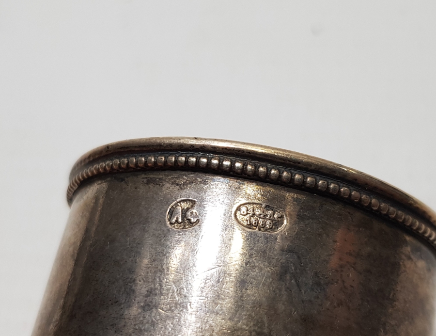 ÜZERİ KRALİYET TAÇLI VE İNSİYALLİ SARAY İŞİ RUS GÜMÜŞ PEÇETELİK