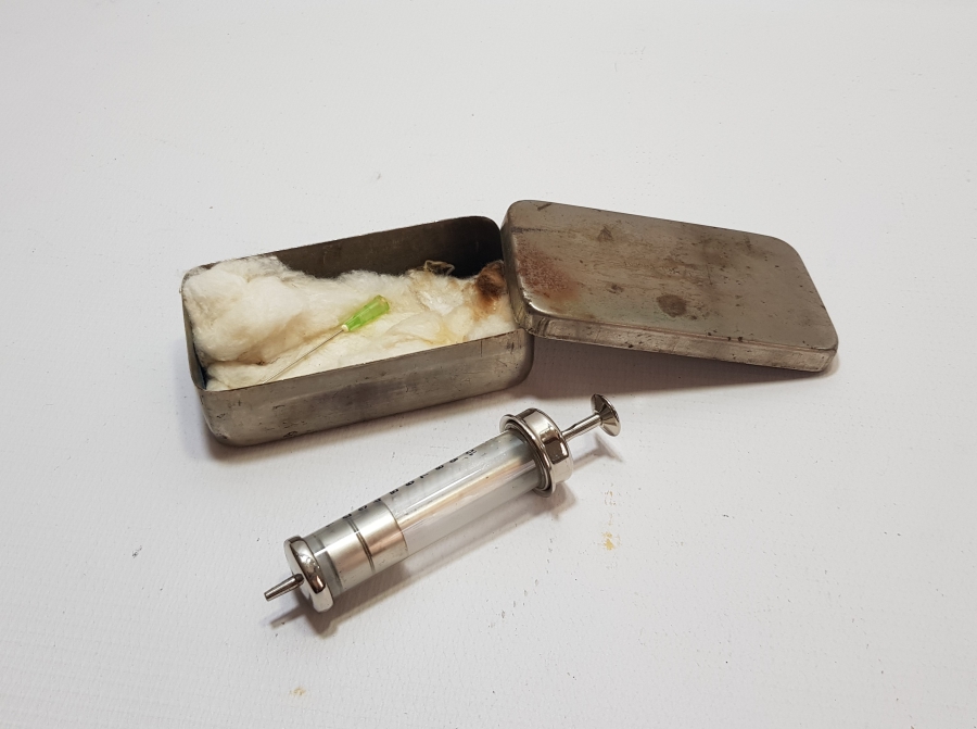 1. DÜNYA SAVAŞI DÖNEMİ ORİJİNAL KUTUSUNDA CAM ENJEKTÖR