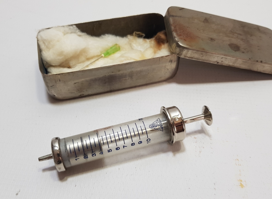 1. DÜNYA SAVAŞI DÖNEMİ ORİJİNAL KUTUSUNDA CAM ENJEKTÖR