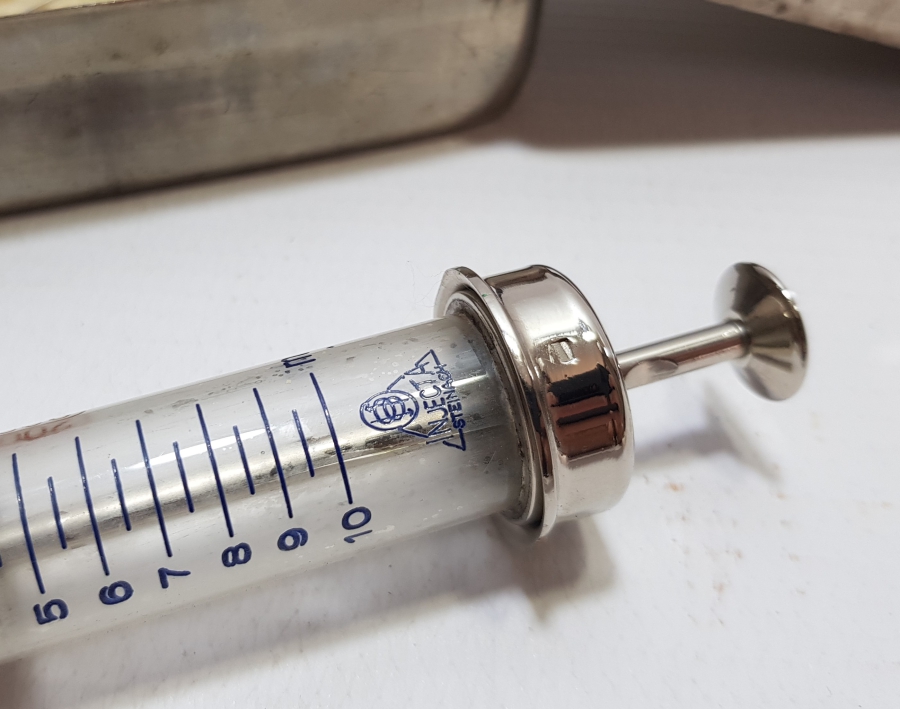 1. DÜNYA SAVAŞI DÖNEMİ ORİJİNAL KUTUSUNDA CAM ENJEKTÖR