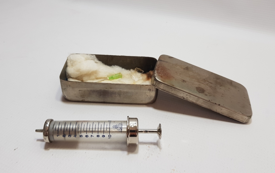 1. DÜNYA SAVAŞI DÖNEMİ ORİJİNAL KUTUSUNDA CAM ENJEKTÖR