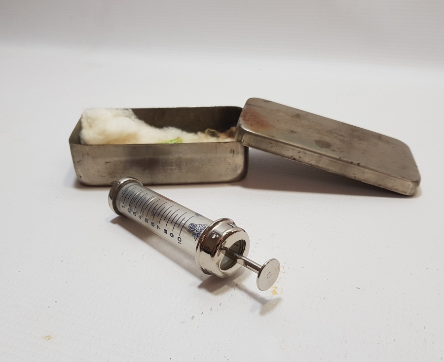 1. DÜNYA SAVAŞI DÖNEMİ ORİJİNAL KUTUSUNDA CAM ENJEKTÖR