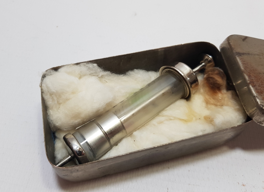 1. DÜNYA SAVAŞI DÖNEMİ ORİJİNAL KUTUSUNDA CAM ENJEKTÖR