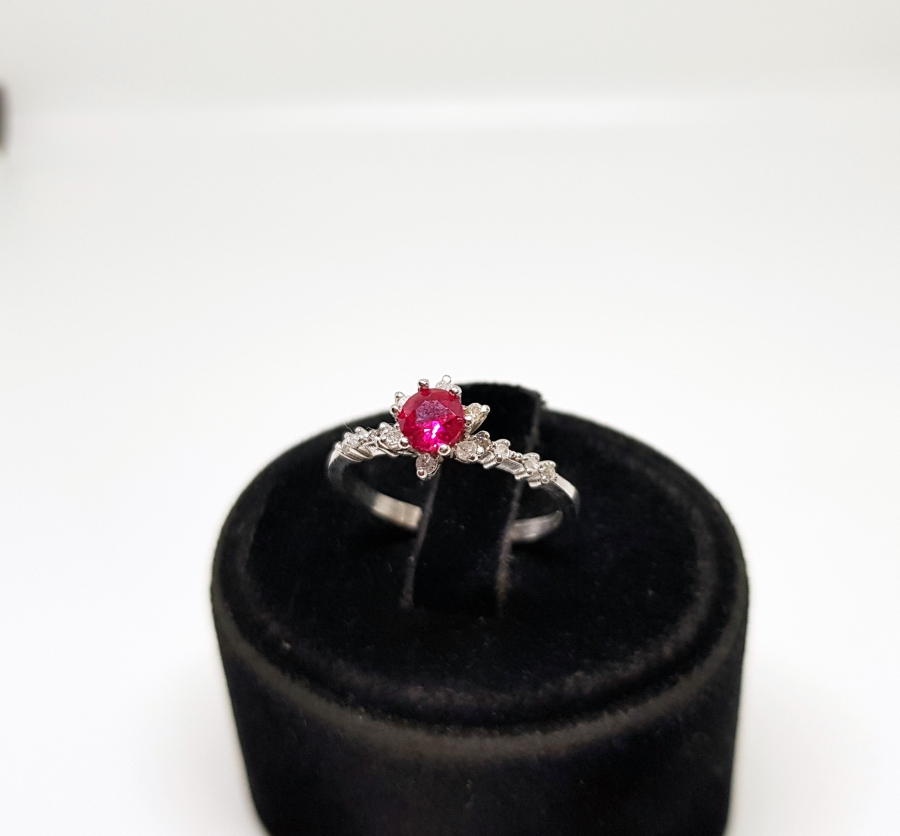 YAKUT VE PIRLANTA TAŞLI FRANSIZ GÜLÜ MODELİ YÜZÜK