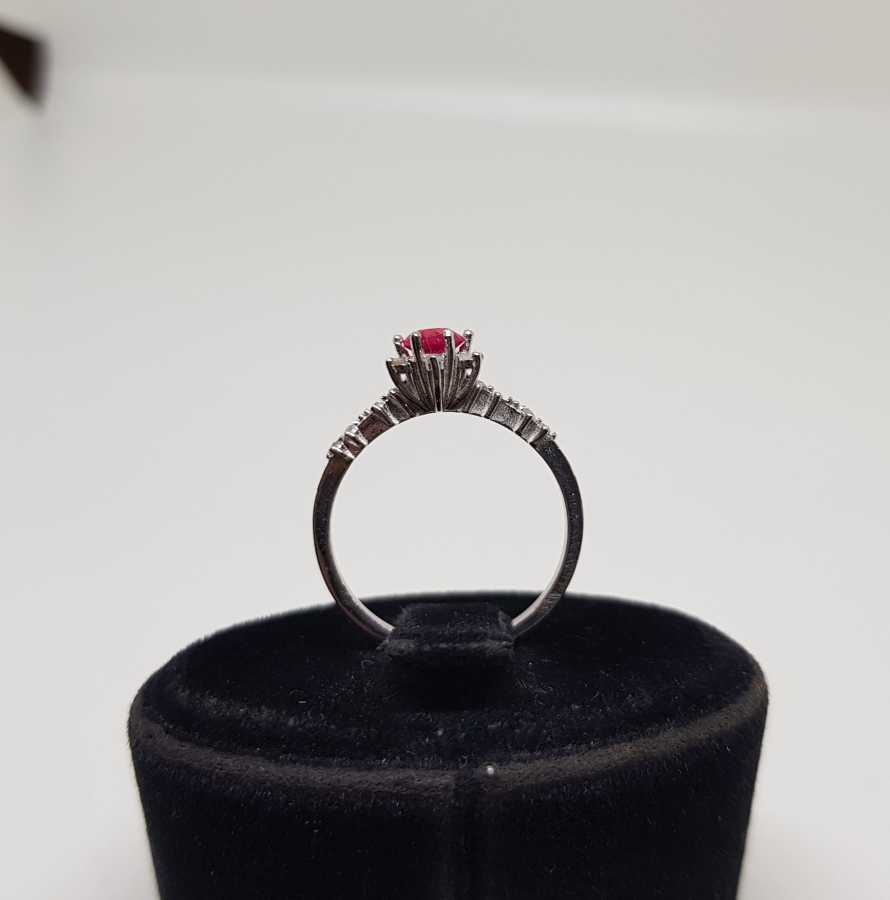 YAKUT VE PIRLANTA TAŞLI FRANSIZ GÜLÜ MODELİ YÜZÜK