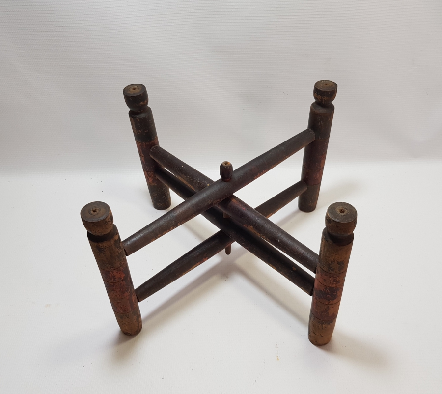 ÜZERİ KÖK BOYALI BÜYÜK BOY OSMANLI DÖNEMİ TEKKE İŞİ AHŞAP SOFRA ALTI