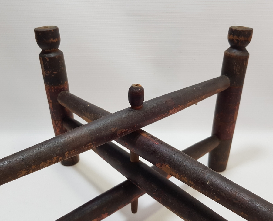 ÜZERİ KÖK BOYALI BÜYÜK BOY OSMANLI DÖNEMİ TEKKE İŞİ AHŞAP SOFRA ALTI