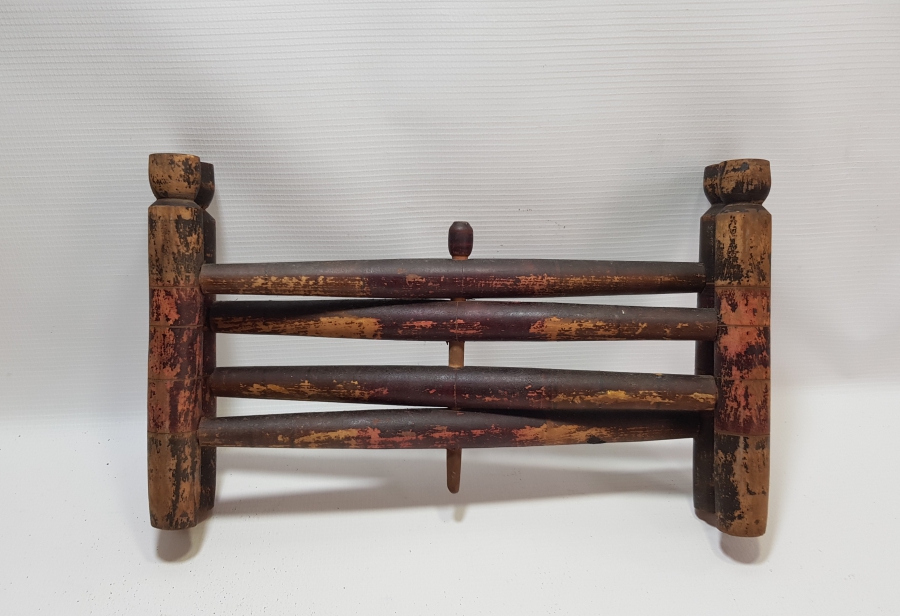 ÜZERİ KÖK BOYALI BÜYÜK BOY OSMANLI DÖNEMİ TEKKE İŞİ AHŞAP SOFRA ALTI