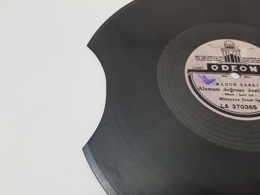 MÜZEYYEN SENAR IŞIL