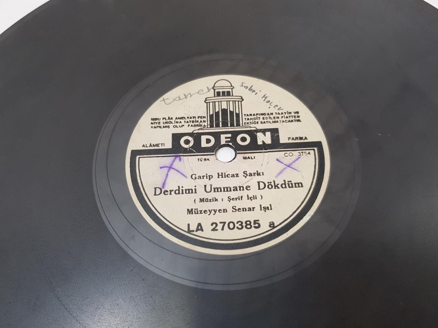 MÜZEYYEN SENAR IŞIL