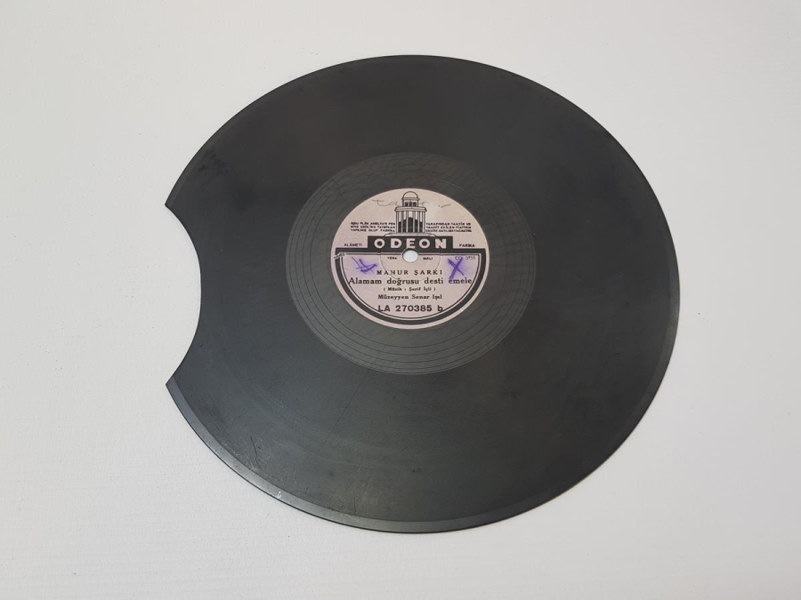 MÜZEYYEN SENAR IŞIL