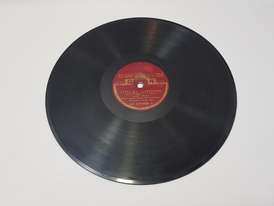 MÜZEYYEN SENAR IŞIL