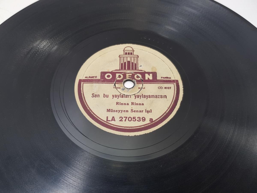 MÜZEYYEN SENAR IŞIL