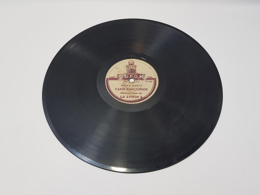 MÜZEYYEN SENAR IŞIL