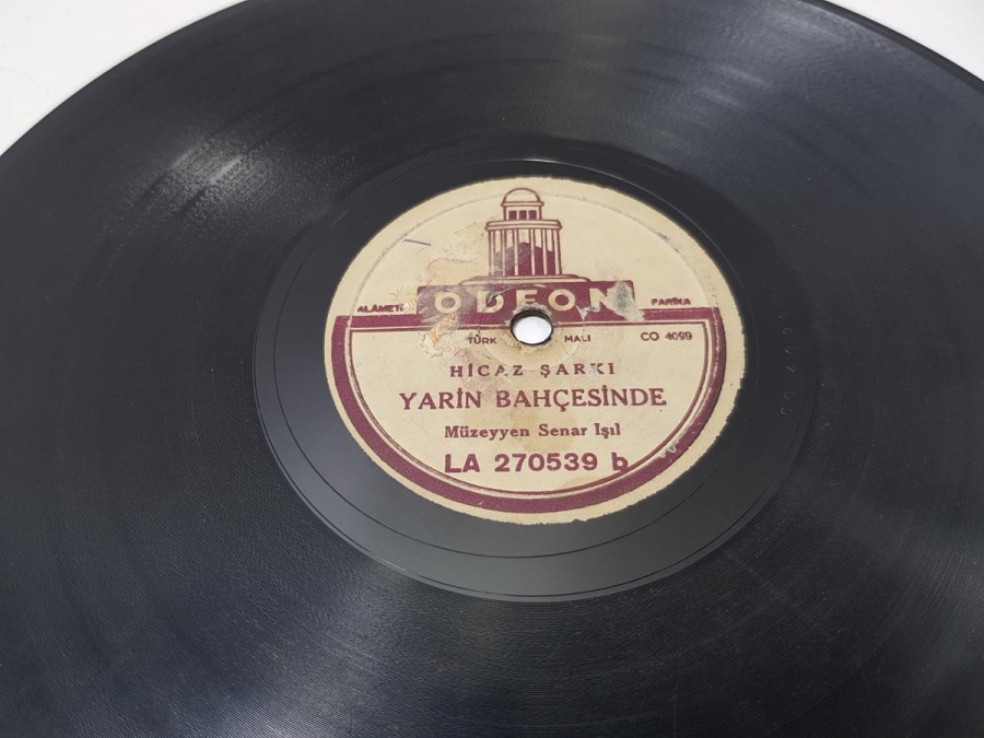 MÜZEYYEN SENAR IŞIL