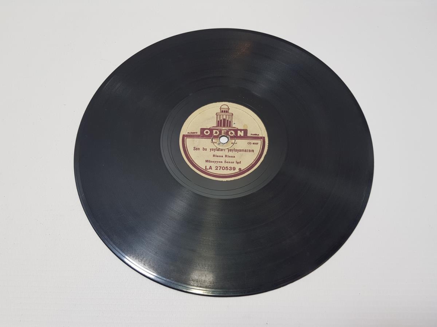 MÜZEYYEN SENAR IŞIL