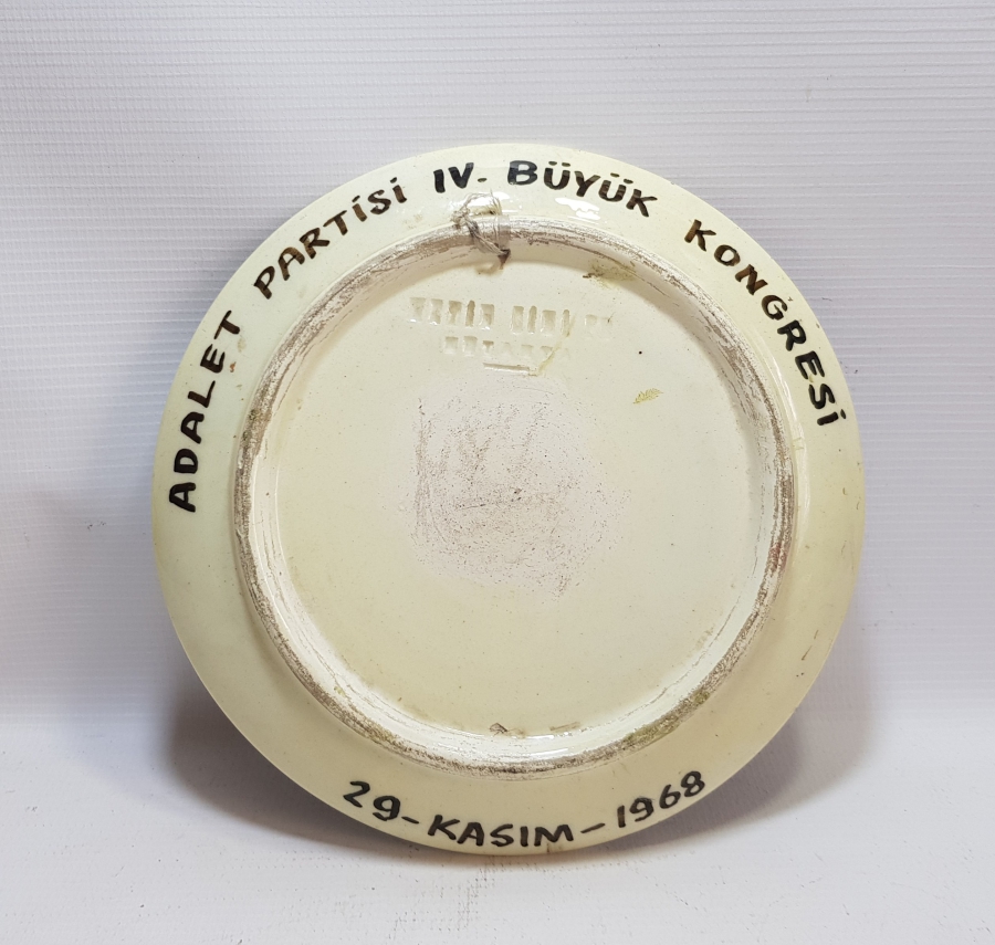 1968 ADALET PARTİSİ KONULU KÜTAHYA SERAMİK TABAK