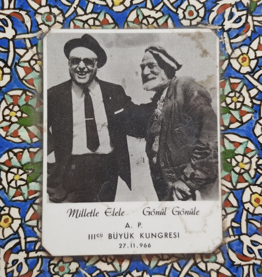 1966 ADALET PARTİSİ KONULU KÜTAHYA SERAMİK TABAK