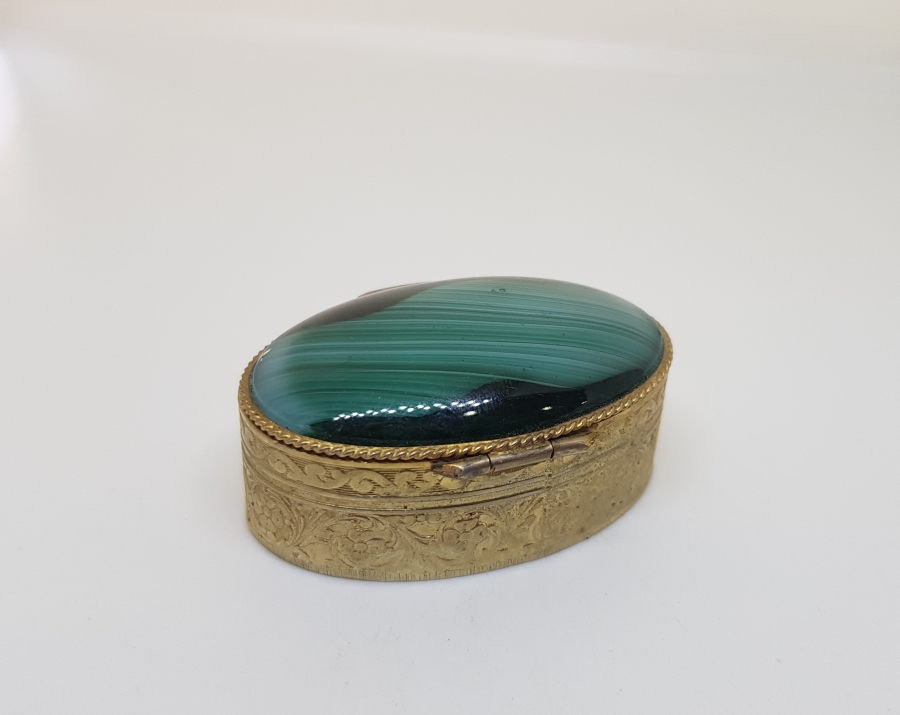 ÜZERİ DOĞAL TAŞLI ENFİYE KUTUSU